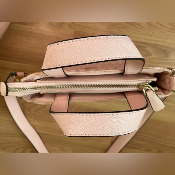 GUESS - NWOT- Mini nylon tote w/ crossbody strap, light pink - Picture 4 of 9